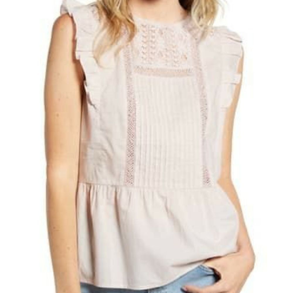 Hinge pintuck and lace blouse
